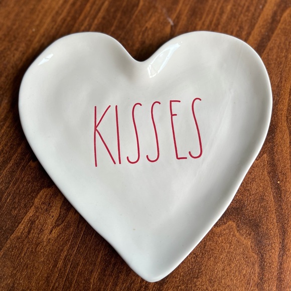 2 Rae Dunn Heart Plates - Picture 3 of 4